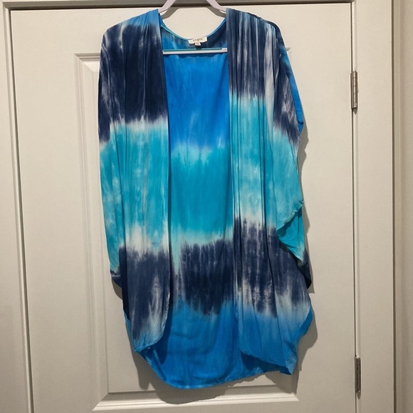 Umgee Lightweight Ombre Kimono - Picture 2 of 8